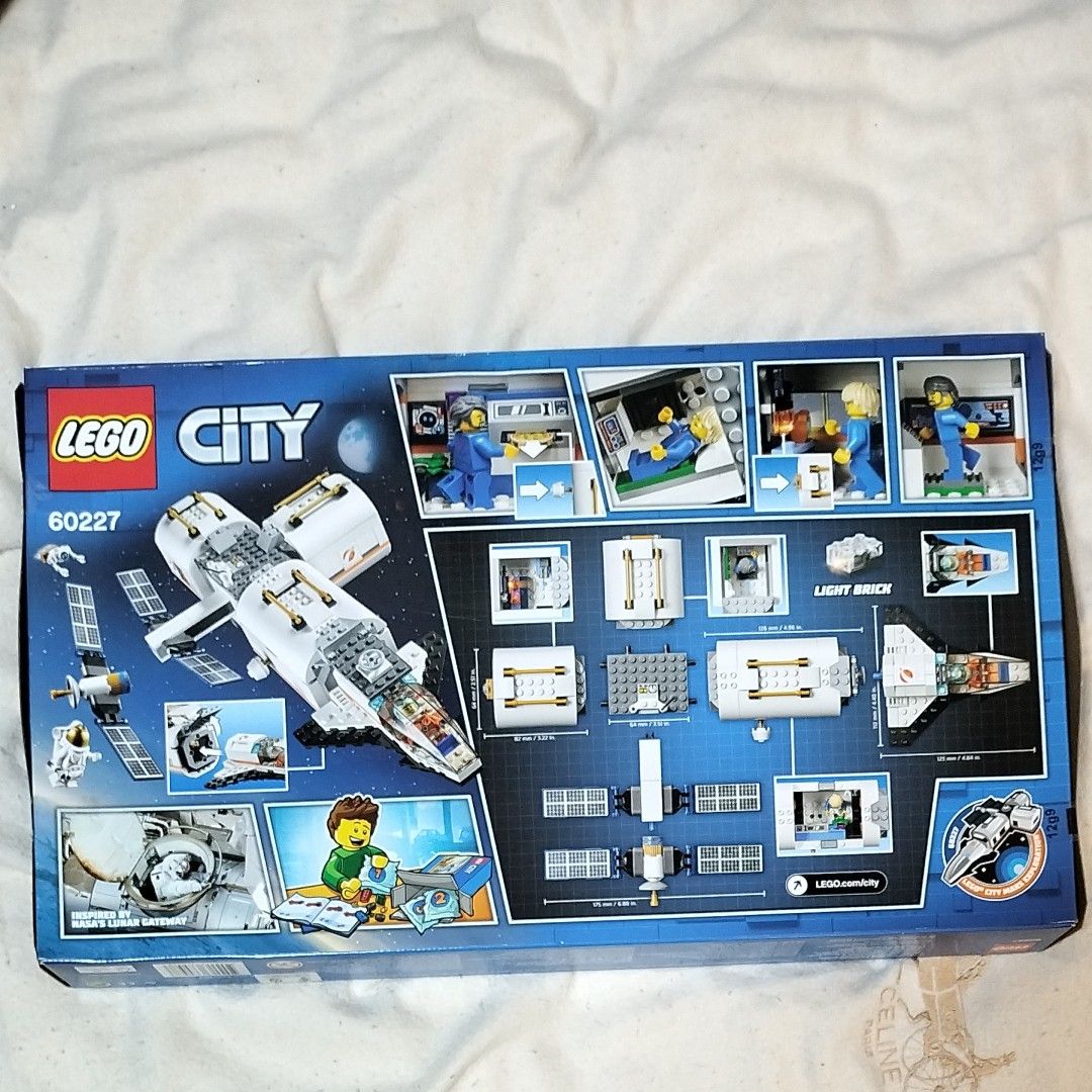 【未使用】レゴ (LEGO) シティ 変形自在! 光る宇宙ステーション 60227 箱つぶれあり