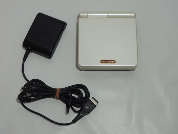 最安 ニンテンドー Nintendo ゲームボーイアドバンスSP OEMバッテリー新品装着済み 動作品 ファミコンカラー AGS-001 本体