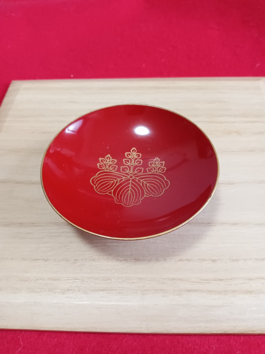  sake cup and bottle lacquer ware .. sake cup . 7. . festival . sake toso diameter 9 centimeter . color 