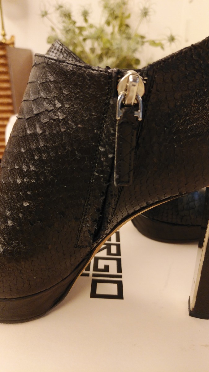 送料無料 美品 Dior ディオール 高級ブーティ 黒 サイズ37 ヒール11．5㎝ パイソン ヒール裏シルバー金具 引っ越しに付き格安出品中! 別箱_画像8