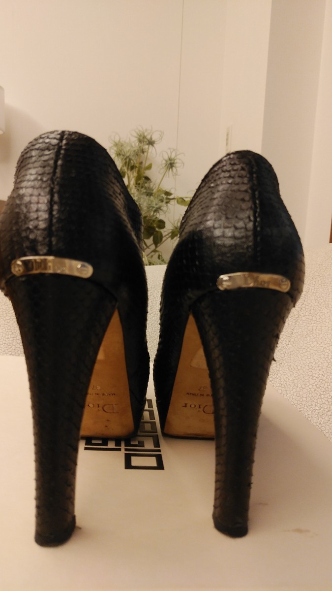 送料無料 美品 Dior ディオール 高級ブーティ 黒 サイズ37 ヒール11．5㎝ パイソン ヒール裏シルバー金具 引っ越しに付き格安出品中! 別箱_画像3