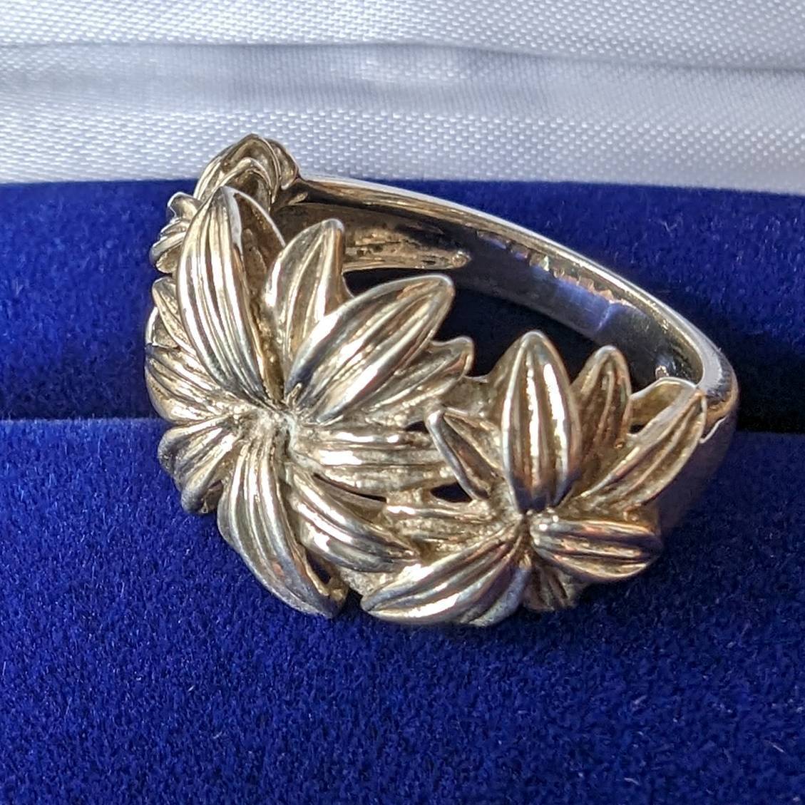 選ぶなら 英国ヴィンテージジュエリー フラワー彫刻 純銀リング 指輪
