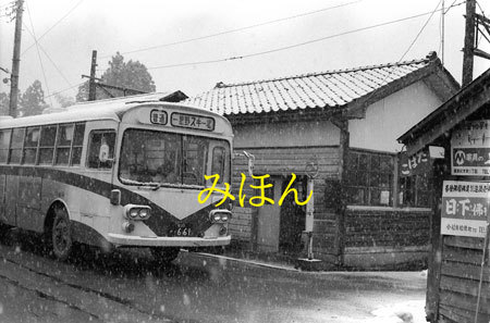[鉄道写真] 北陸鉄道金名線 白山下駅 スキー場連絡バス (304)の画像1