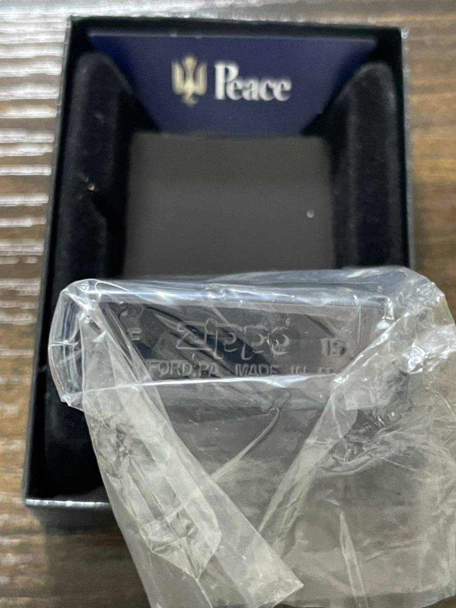 zippo ピース ブルーチタン ゴールド刻印 限定品 Peace BLUE TITAN 2019年製 PEACE デットストック ケース 保証書_画像2