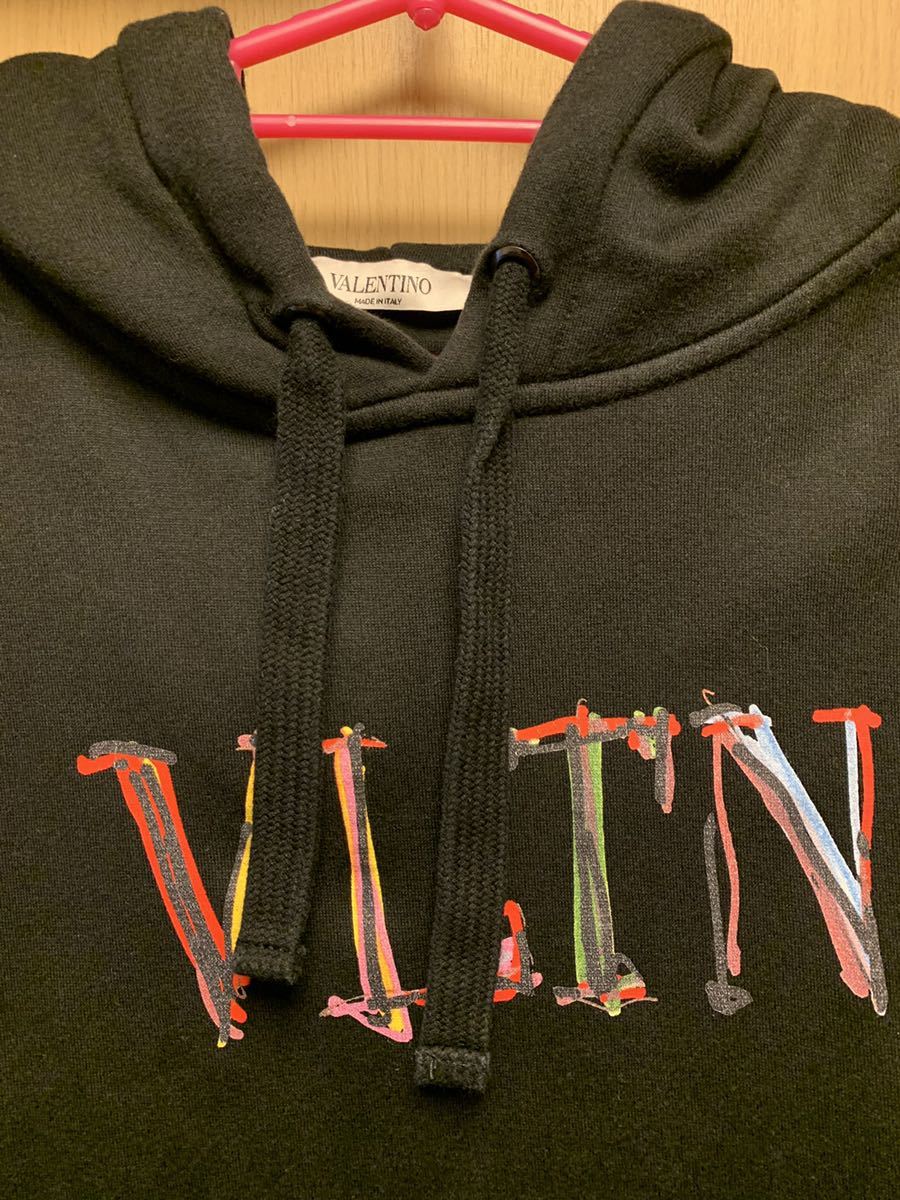 正規 21AW VALENTINO VLTN ヴァレンティノ マルチカラー 手書き グラフィティ ロゴ プルオーバー フーディー パーカー 黒 S VV3MF15P74Q_画像2