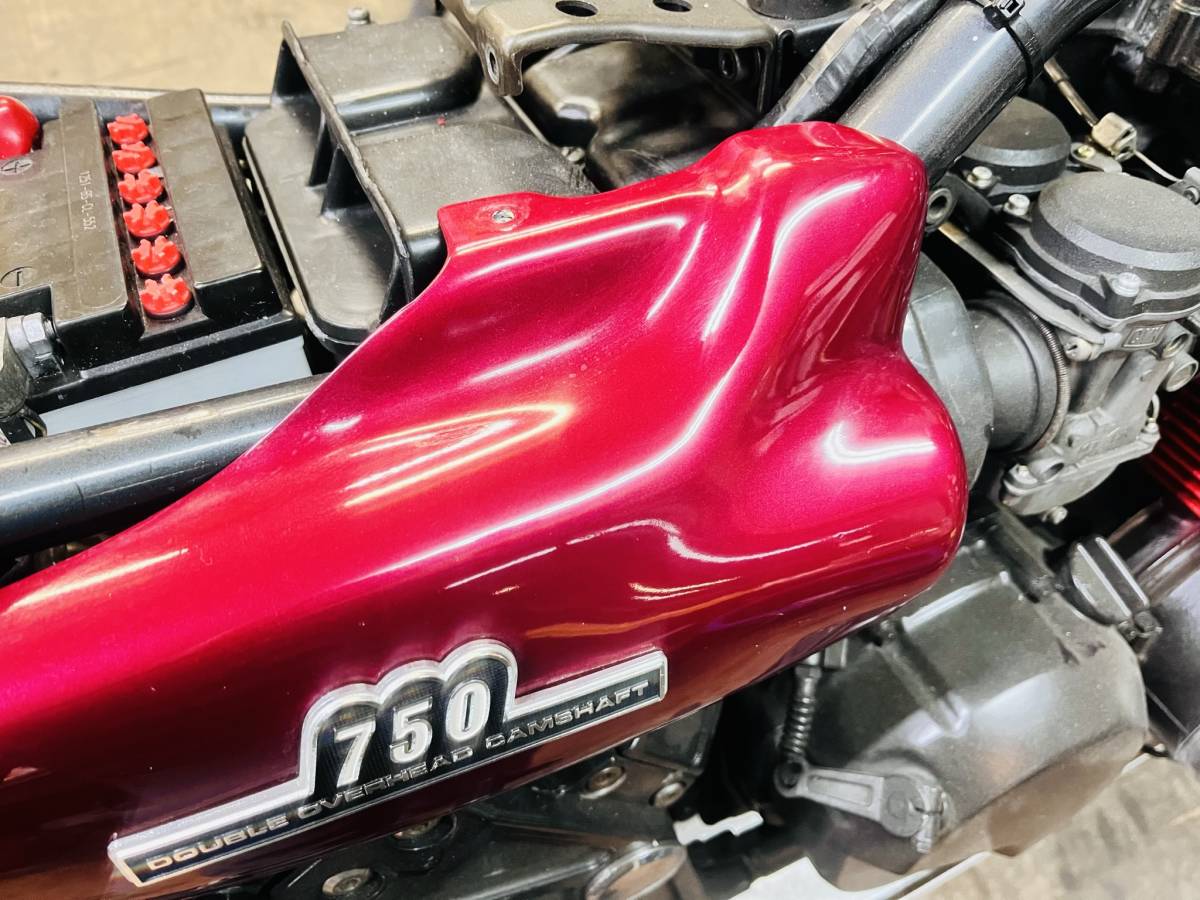 ゼファー400からの取外し　社外　FRPサイドカバー　右側のみ　750エンブレム付き　Kawasaki ZR400C_エアクリカバーとサイドカバーを兼ねます