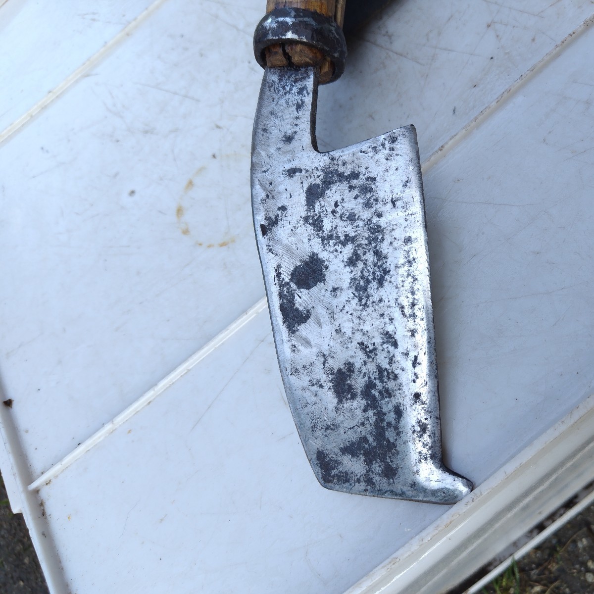  small of the back hatchet branch strike . for mountain . mountain work for ( used )