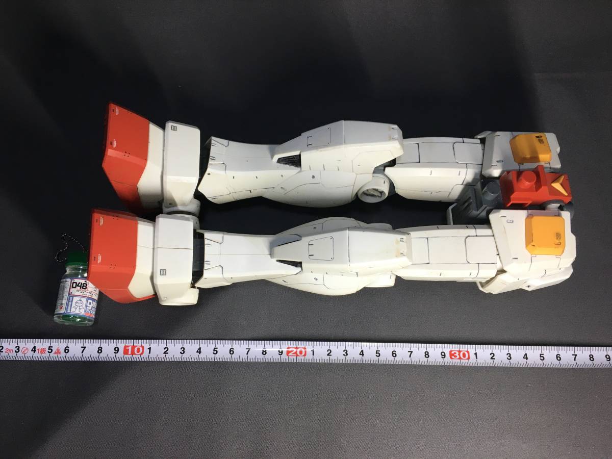 048 1/48 RX-78-2 メガサイズ ガンダム 足 脚 左右 下半身 艶消しトップコート 墨入れ 完成品 ガンプラ バンダイ_画像1