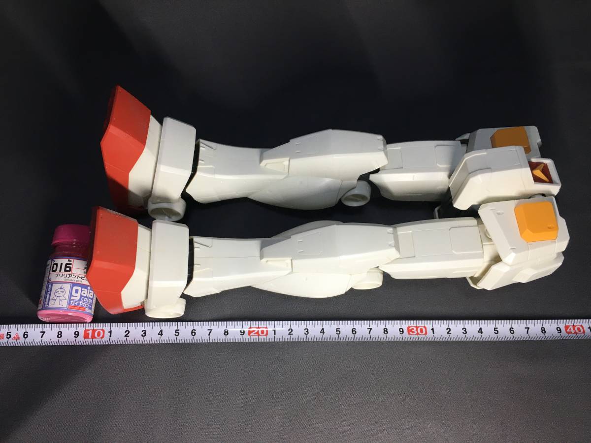 016 1/48 RX-78-2 メガサイズ ガンダム 下半身 足 脚 左右 完成品 ガンプラ バンダイ_画像5