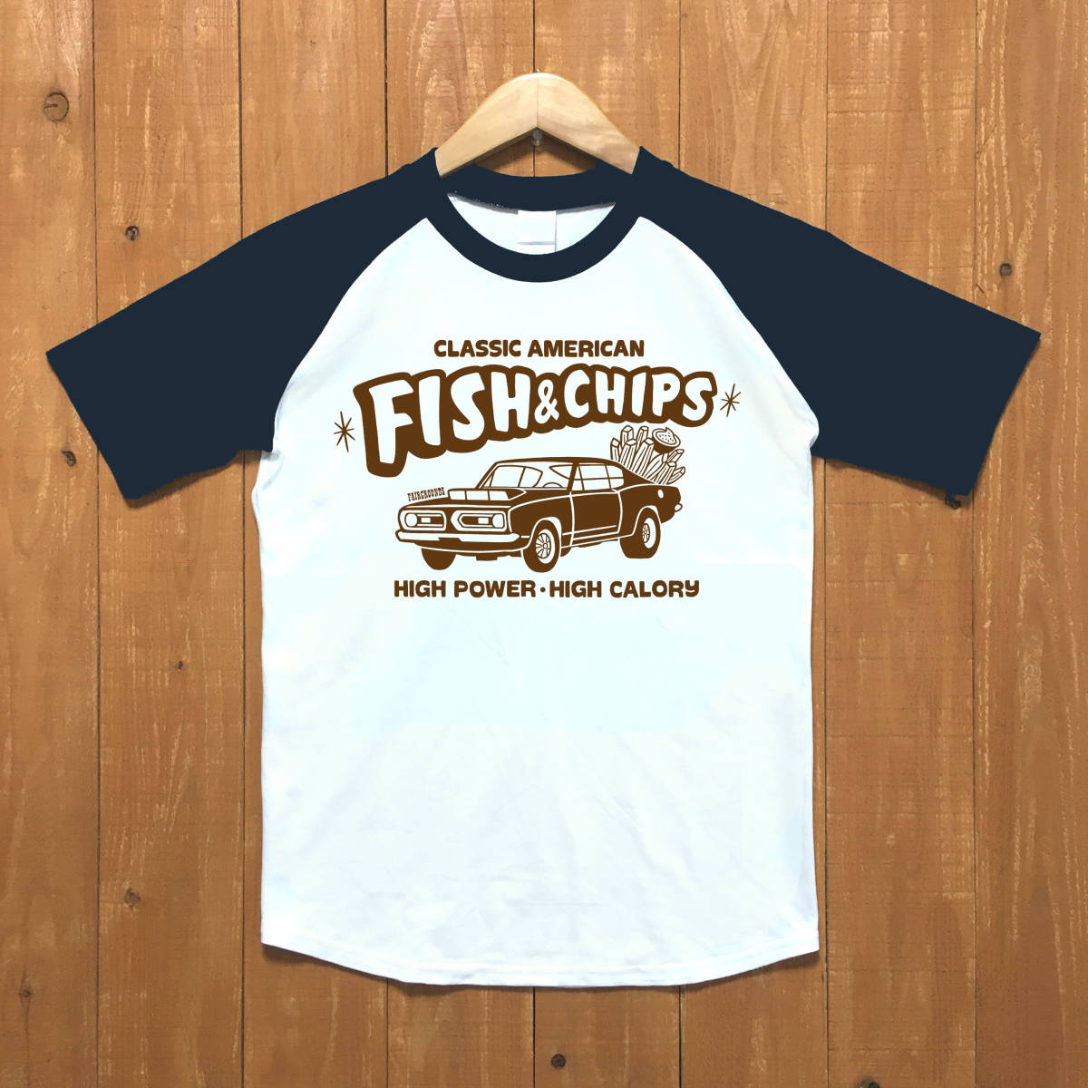 ■ FISH&CHIPS ラグランTシャツ■Mサイズ（ネイビーxブラウン）アメリカ　アメ車 モパ－　MOPAR PLYMOUTH BARRACUDA ハンバーガー　ポテト_画像1