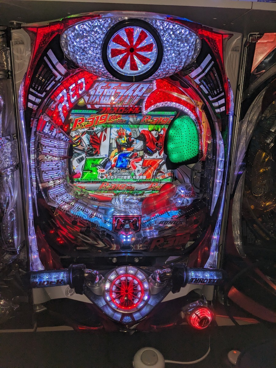 パチンコ実機 仮面ライダーフルスロットル コントローラ 固定板 手渡し