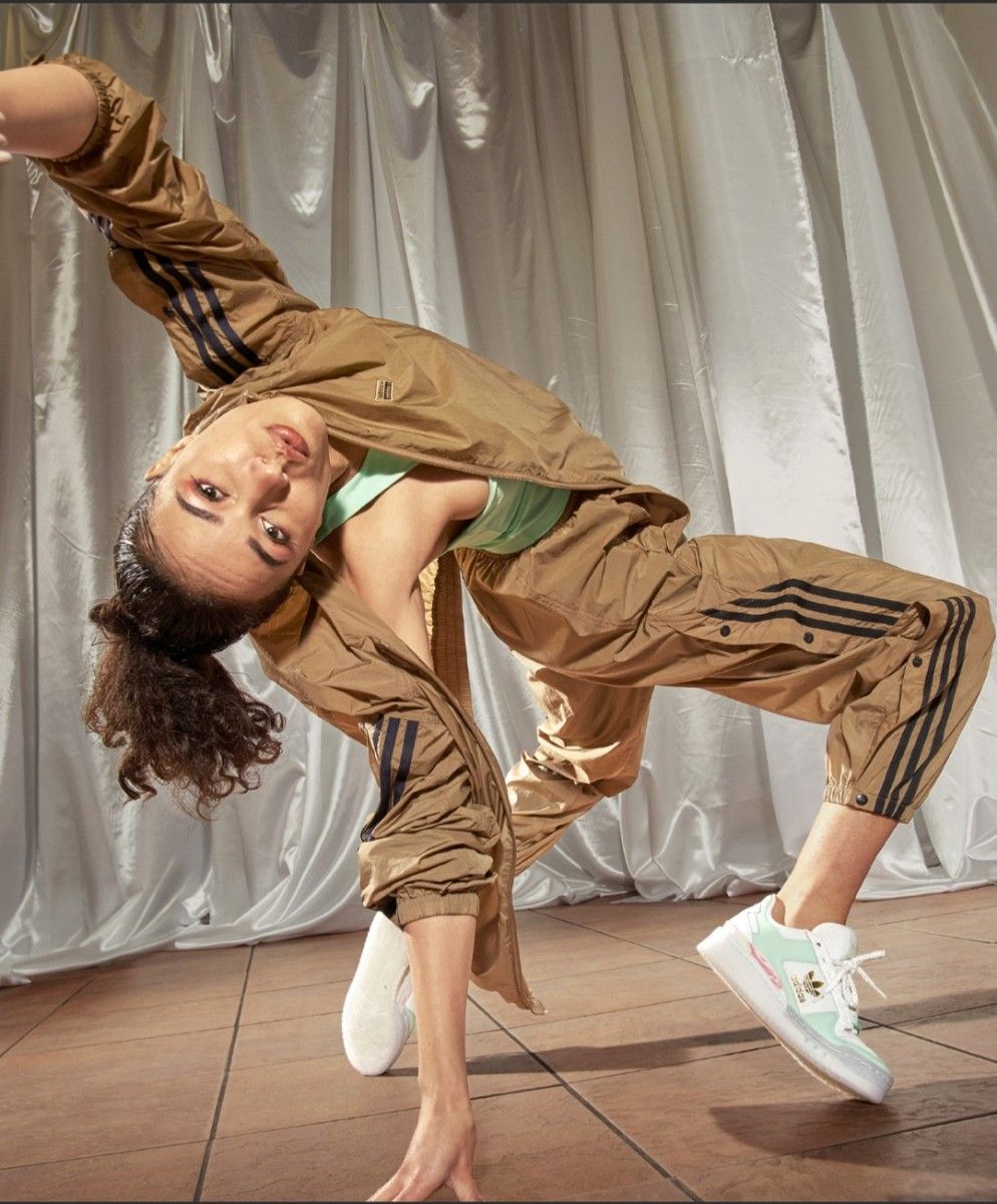 アディダス 女性L キャメル ナイロン トラックパンツ ジャージ LiSA着用 adidas シャカパン ダンス 韓国