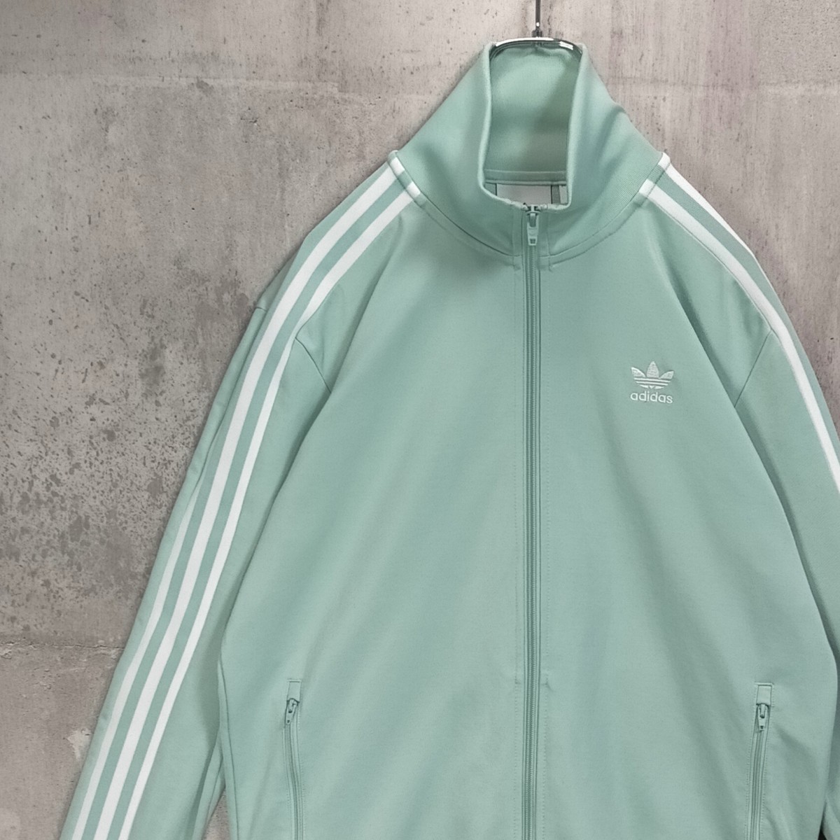 希少 XL くすみグリーン adidas アディダス トラックジャケット 緑 白-