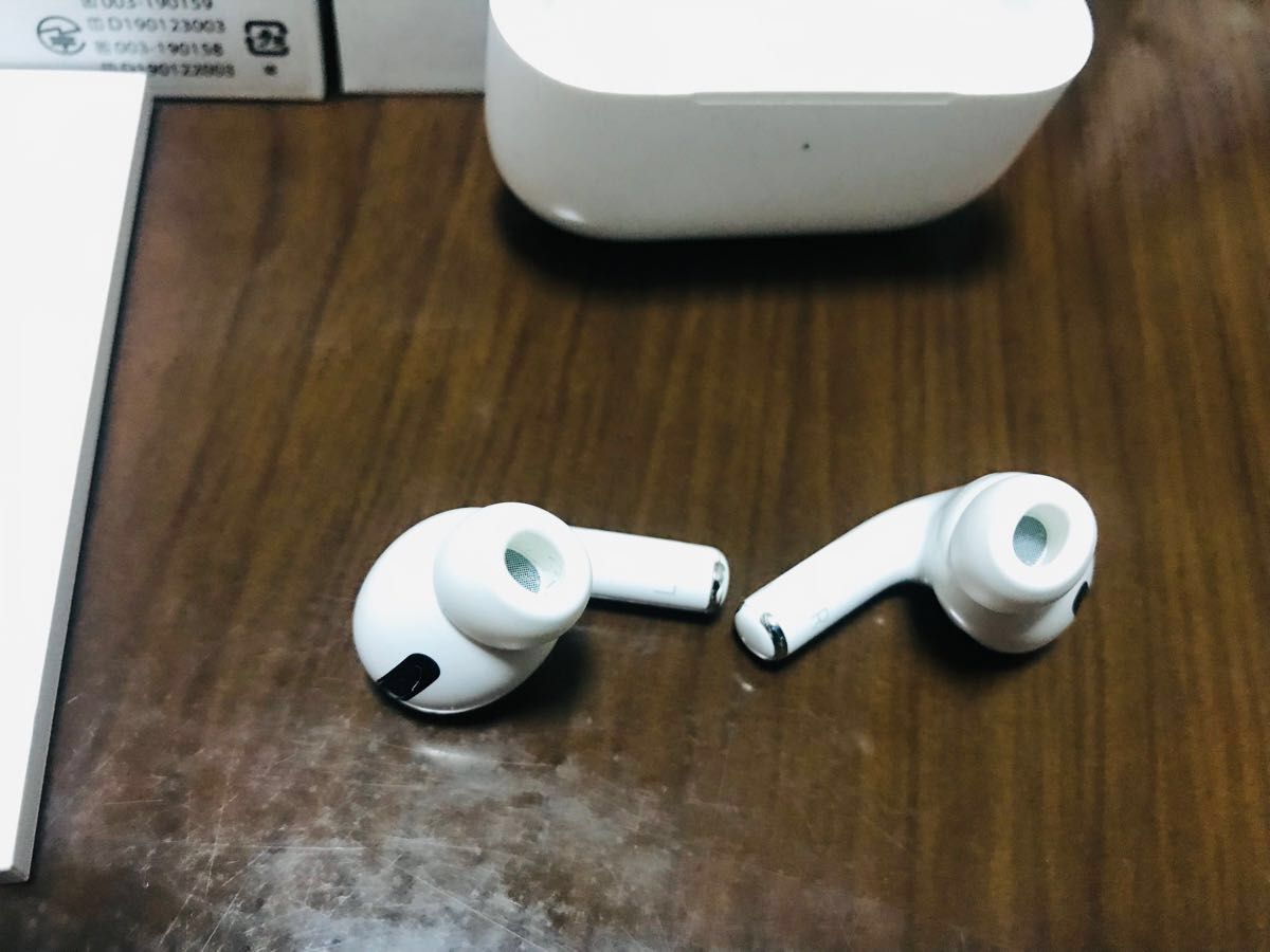 Apple AirPods Pro Apple純正 MagSafe充電ケース付き ケーブルは Apple AirPods Pro Apple純正 MagSafe充電ケース付き ケーブルは