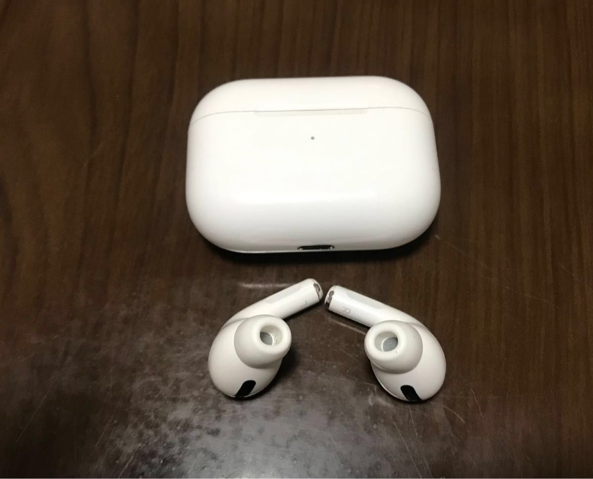 Apple AirPods Pro Apple純正 MagSafe充電ケース付き ケーブルは Apple AirPods Pro Apple純正 MagSafe充電ケース付き ケーブルは