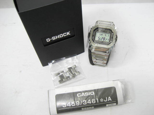 美品 CASIO カシオ G-SHOCK Gショック ジーショック GMW-B5000 腕時計 フルメタル ソーラー電波 Bluetooth マルチバンド6 タフソーラー 銀