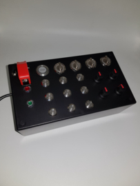 シムレーシング USB ボタンボックス ３１機能 赤照明横型 ステッカー付き_画像3