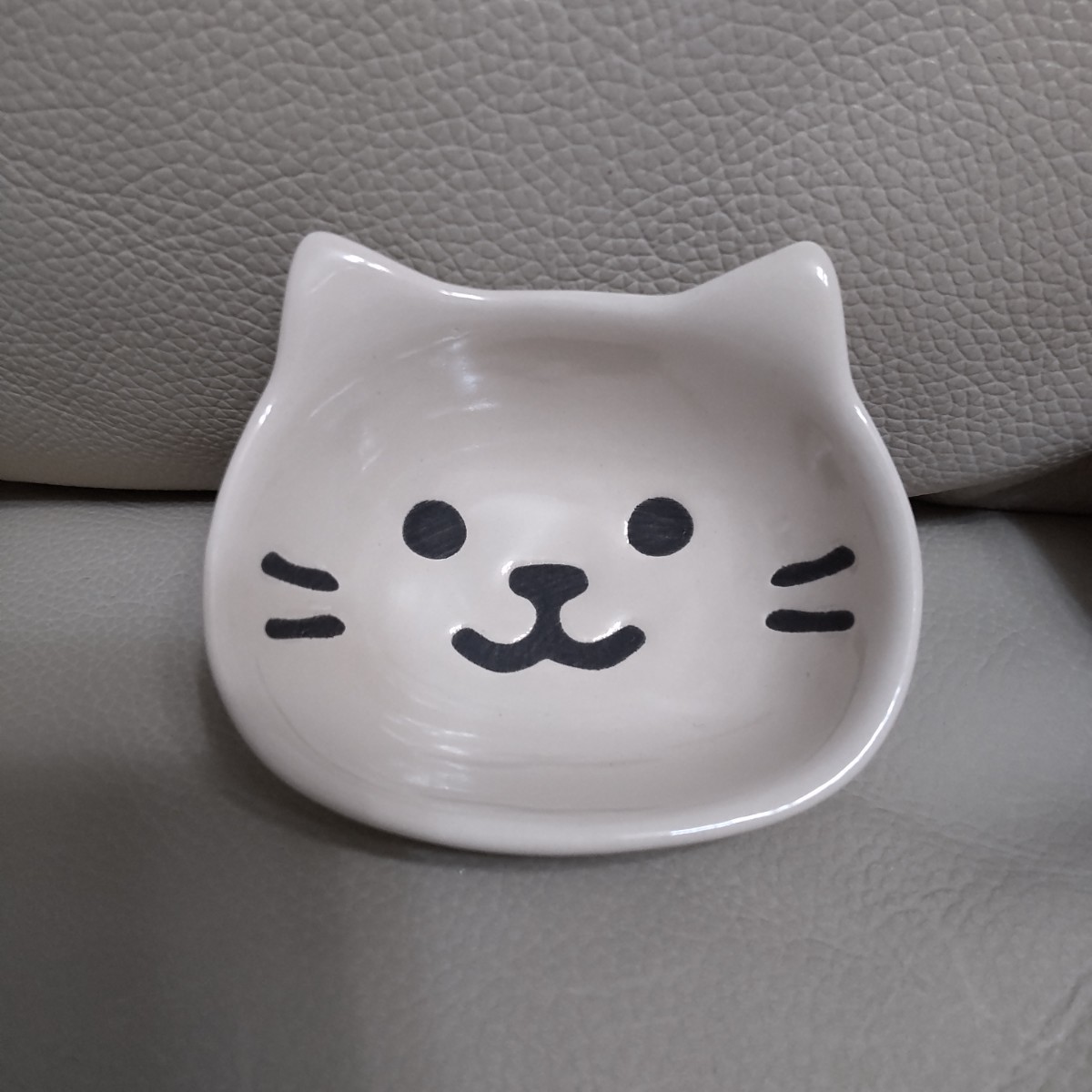 新品 2個セット 小鉢 小皿 猫 ネコ ねこ 猫顔 ネコ顔 ねこ顔 食器 お皿 小物入れ 雑貨 グッズ インテリア 置き物 白猫 シロネコ しろねこ_画像4