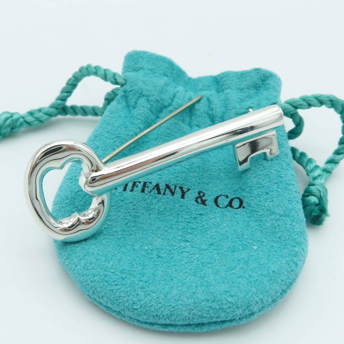 【送料無料】極希少 美品 Tiffany&Co. ヴィンテージ ティファニー キー モチーフ シルバー ブローチ ピン SV925 カギ JH46