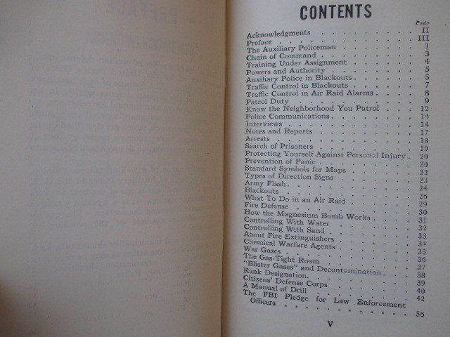 第二次世界大戦期米軍史料◆民間防衛局編・補助警察手帳◆昭１７空襲空爆防空対策消火器絵入図入戦災救護英文洋古書_画像3