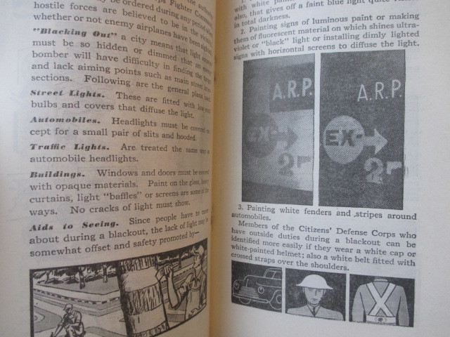 第二次世界大戦期米軍史料◆民間防衛局編・補助警察手帳◆昭１７空襲空爆防空対策消火器絵入図入戦災救護英文洋古書_画像5