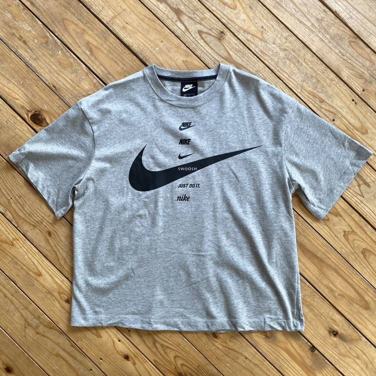 USA 古着 美品 NIKE ナイキ Tシャツ 半袖 メンズ Mサイズ グレー スウッシュ ロゴ プリント アメカジ カジュアル アメリカ仕入 T1949_画像2