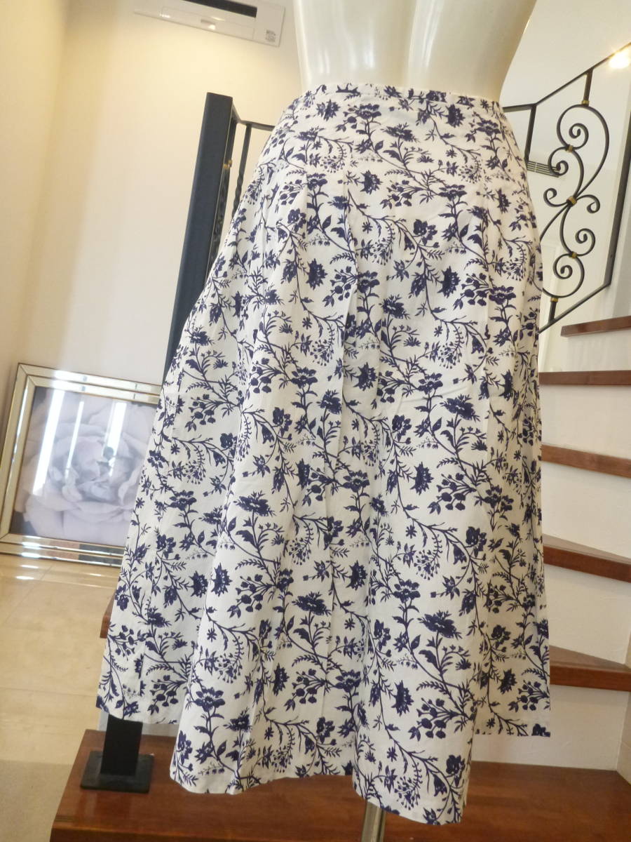 2万 美品 UNTITLED (アンタイトル)★日本製　紺×白　花柄　ミモレ丈　スカート　0　S相当_画像4