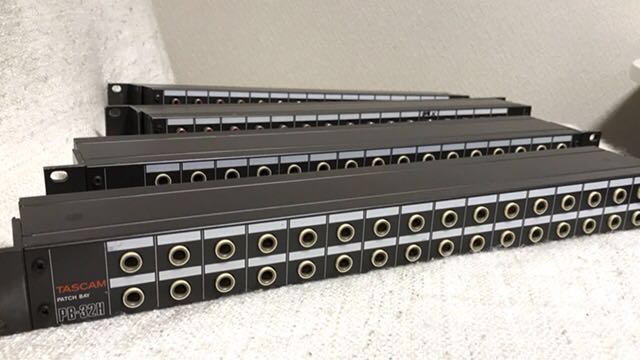 *TASCAM PATCH BAY PB-32H Tascam patch bay 4ps.@ together 