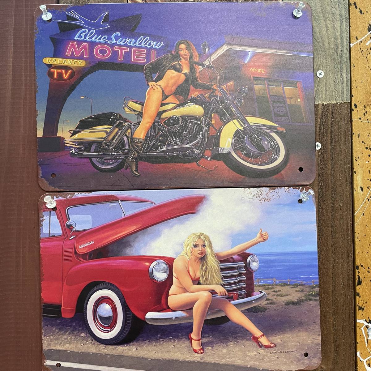 2枚 新品 壁掛けプレート バイク女子 ビキニ美女 セクシーガール 昭和レトロ アンティーク ビンテージ パネル壁飾り インテリア ブリキ看板
