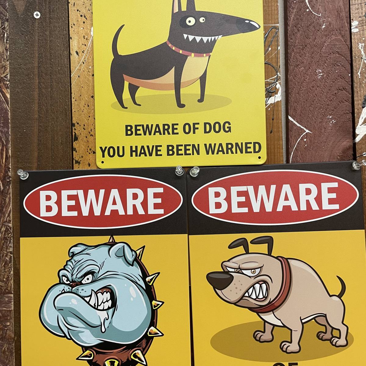 3枚 新品 壁掛けプレート 猛犬注意 警告版 犬に注意 防犯対策 危険 強盗 番犬 狂犬 泥棒 メタル 金属パネル 壁飾り インテリア ブリキ看板