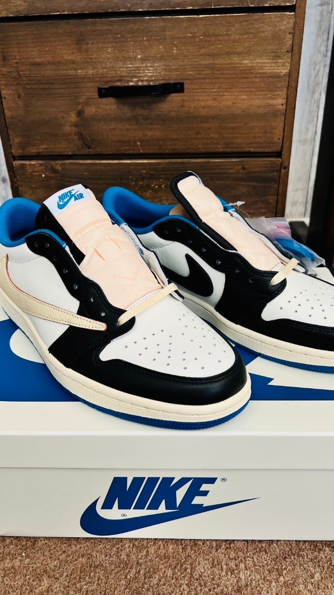 新品同様NIKE ナイキ AIR JORDAN エアジョーダン 1 LOW Travis scott