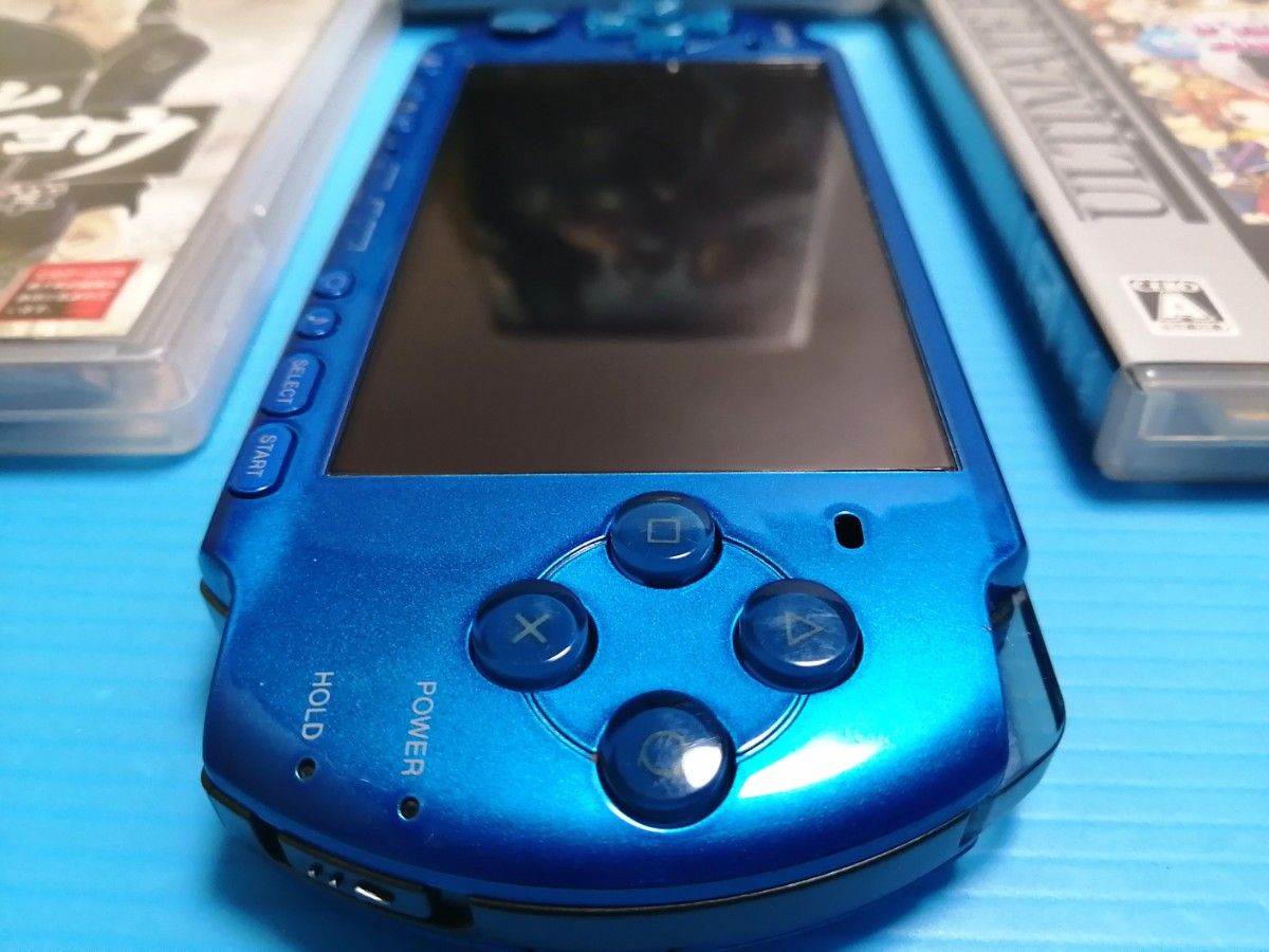 PSP-3000 本体　バイブラント・ブルー　+　バッテリー　+　メモリースティック4GB　+　充電器　+　ゲームソフト3本