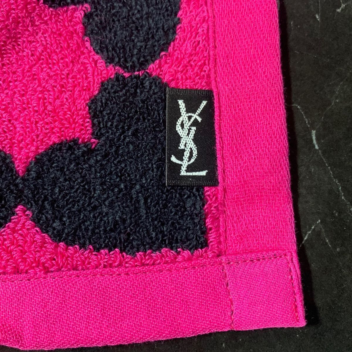 イヴ・サンローラン YVESSAINTLAURENT ハート ハート型 ビビット ピンク ブラック タオル ハンカチ