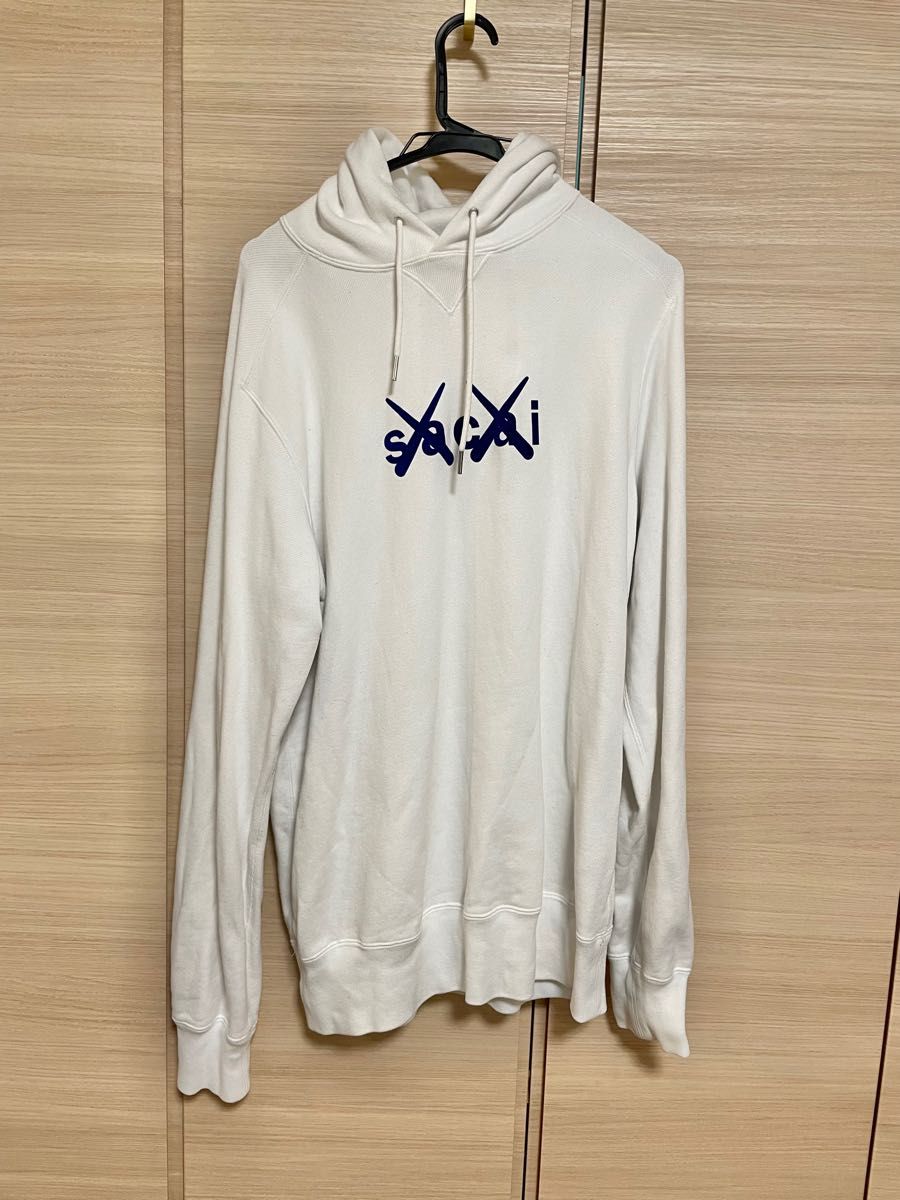 輝く高品質な sacai x KAWS Flock Print Hoodie