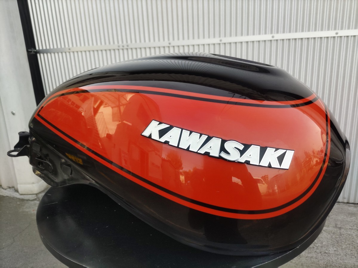 ☆カワサキ Z900RS 純正ガソリンタンク! 残念ながら凹みアリ 火の玉