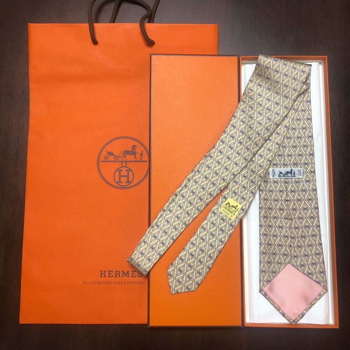 未使用　箱付・ショッパー袋付　HERMES エルメス　ネクタイ　ピンク