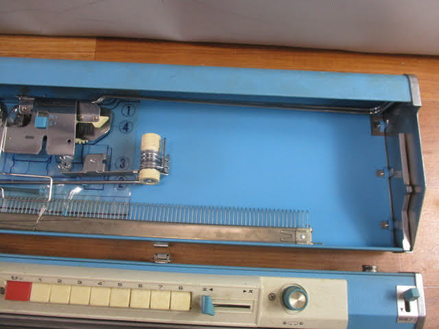 ◆ブラザー 編み機◆BROTHER KH-588 ハンドクラフト レトロ 手工芸 約105×8×H18㎝ 約10.8㎏♪直接引き渡しH-50424_画像4