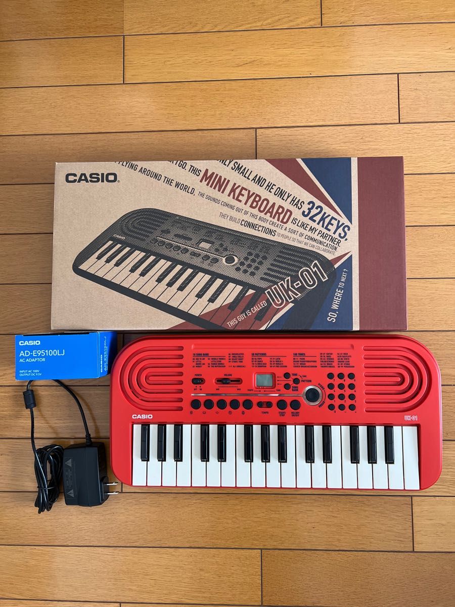 CASIOカシオ32ミニ鍵盤 電子キーボード UK-01 ミニキーボード 別売りACアダプター付き!