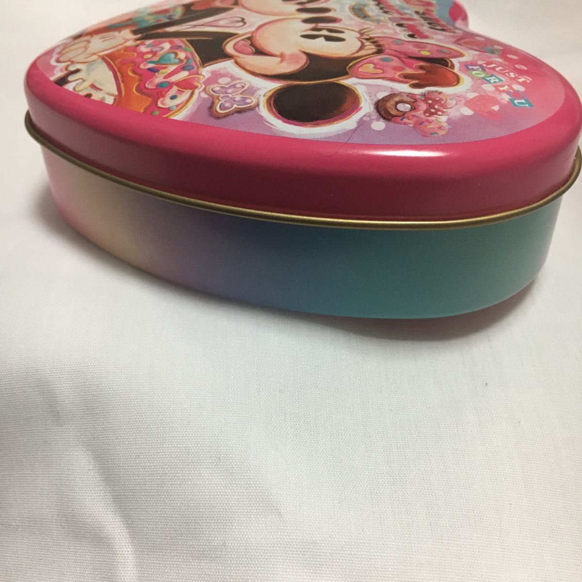 ディズニー　缶ケース　ハート型　ミッキーマウス　ミニーマウス　バレンタイン仕様