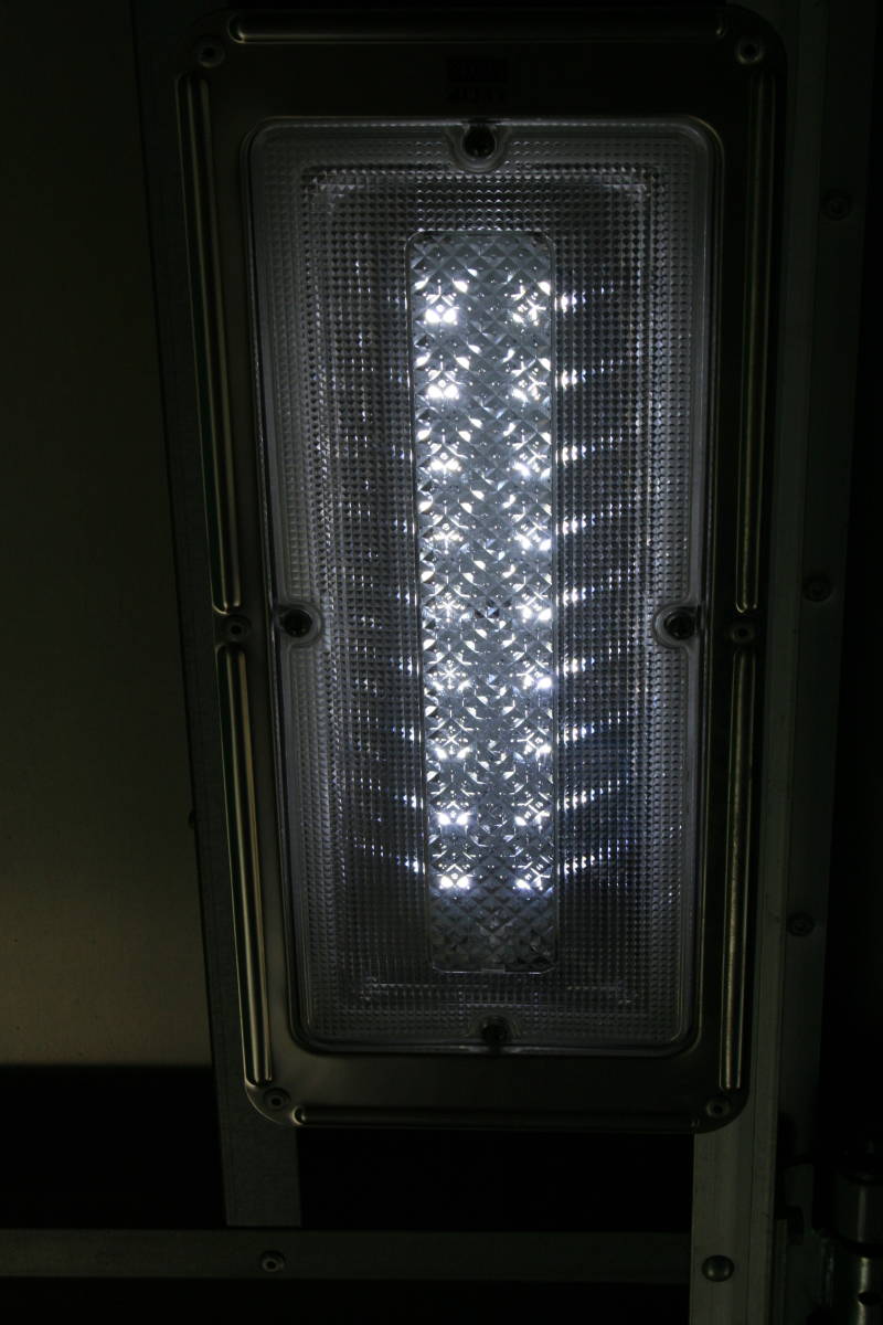 トラック荷室灯具12／24V　LECIP製（LED）3_画像5