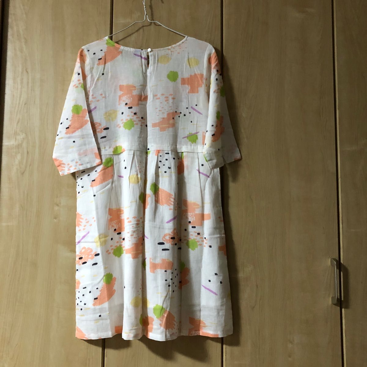 新品　★   白地柄　チュニックワンピース　★