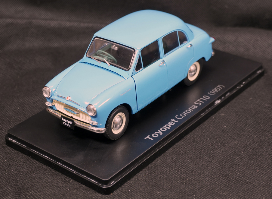 ◆27 　トヨペット コロナ ST10　1957　　　国産名車コレクション1/24　アシェット　別売り　専用カバー付き_画像1