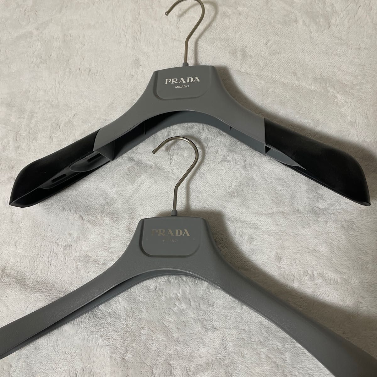 PRADA プラダ ハンガー 4本セット|Yahoo!フリマ(旧PayPayフリマ) PRADA プラダ ハンガー 4本セット|Yahoo!フリマ(旧PayPayフリマ)
