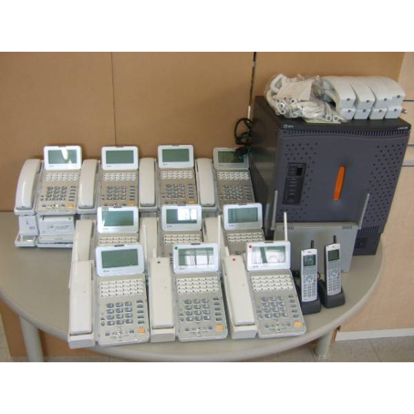 NTT　ビジネスホン GXL主装置 TEL20台セット/中古　光電話直収８チャンネル対応です。_画像1