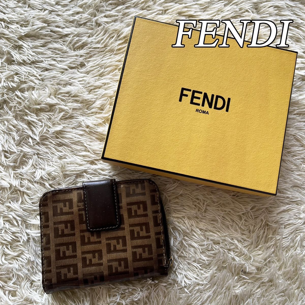 箱付き FENDI フェンディ エナメル 折財布 ズッカ柄 PVC ロゴ