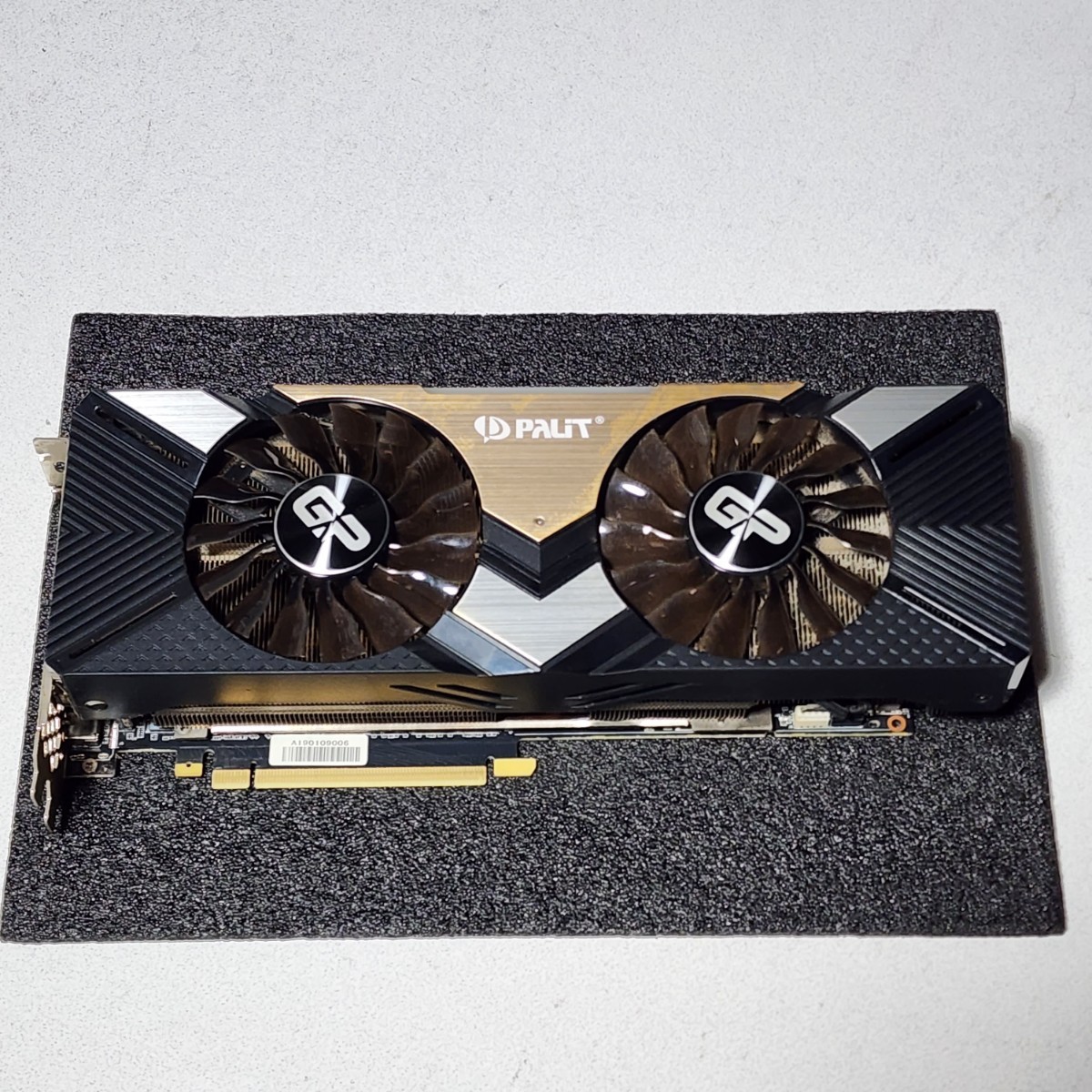 世界的に有名な Palit Geforce RTX2080ti 11GB 素人塗装品