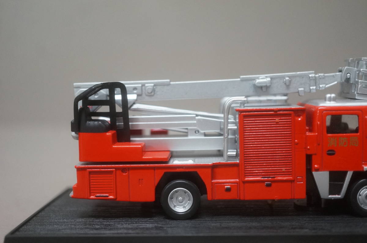 2080.デルプラド消防車 camping.com