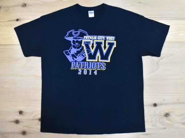 USA古着 Putnam City West Patriots ロゴ Tシャツ sizeXL 黒 ブラック スポーツ チーム ビッグシルエット 大きいサイズ アメリカ GILDAN_画像1