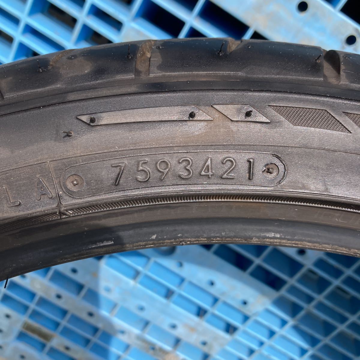 NITTO ニットー　NT５５５　G２　中古タイヤ２本 245/35R20 95Y 残溝５ミリ_画像4