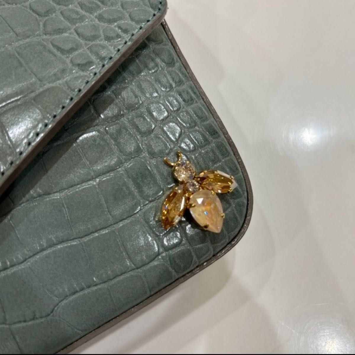 ADMJ THE BEE 牛革クロコ型押しモバイルポーチ ショルダーバッグ